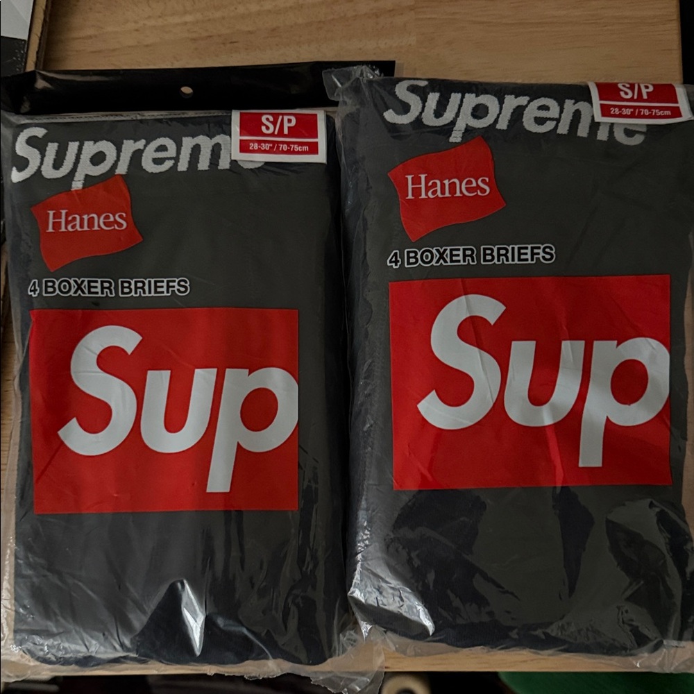 Supreme boxer briefs 
Black 
Size small 
wrong size couldn’t return them 
2 pck